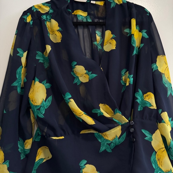 Eva Mendes for New York & Company Wrap Blouse – Navy Lemon Print – Size L - Picture 2 of 8
